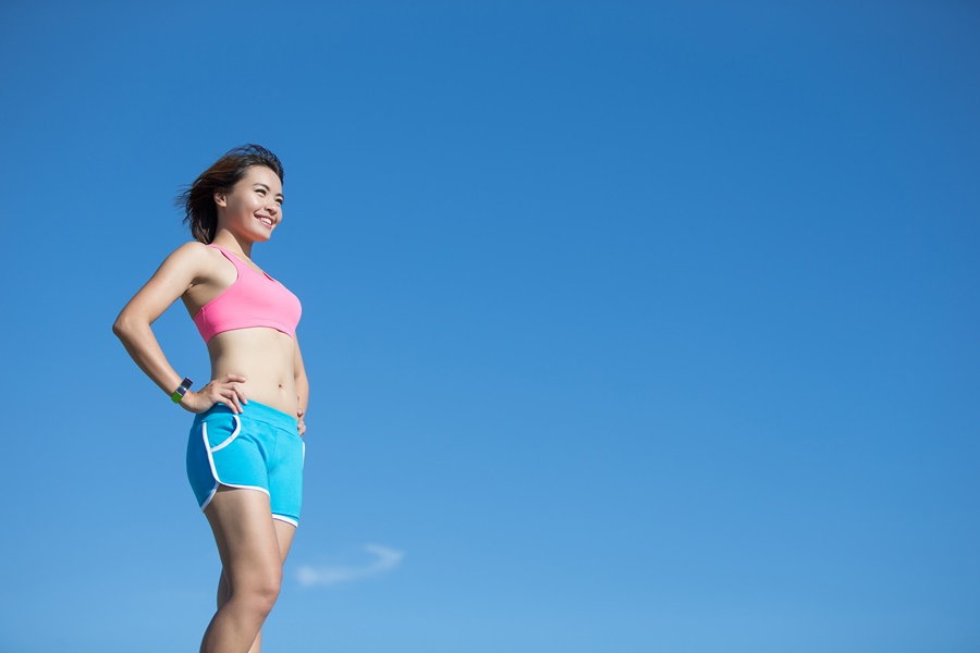 sport woman wearing smart watch