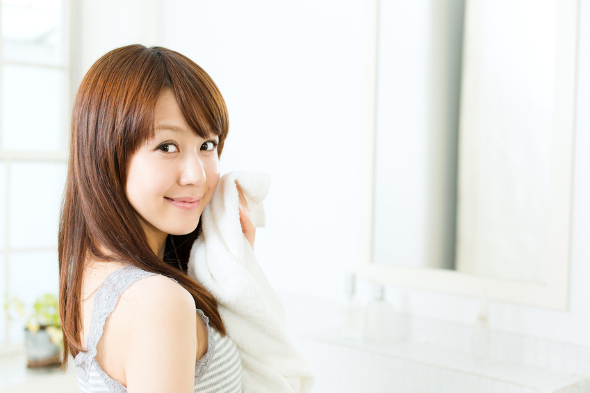 Beautiful asian woman relaxing in the bathroom